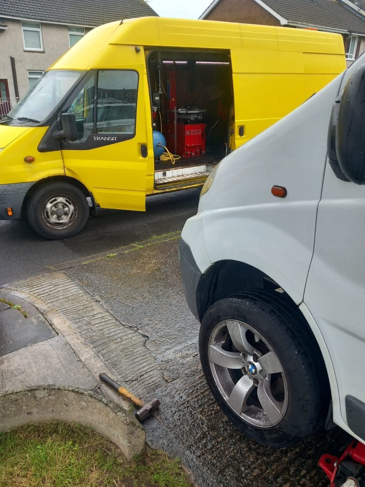 Mobile tyre fitting van fully equipped